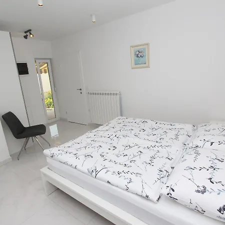 Modernes Direkt Am Und Nur 400 Meter Zum - In Rovinj