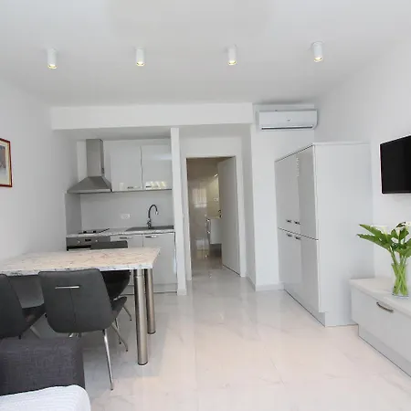 Apartman Modernes Direkt Am Und Nur 400 Meter Zum - In