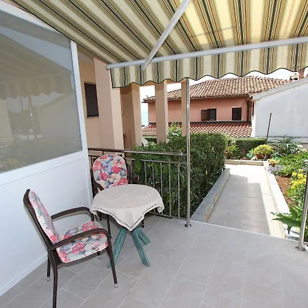 Apartman Modernes Direkt Am Und Nur 400 Meter Zum - In Rovinj