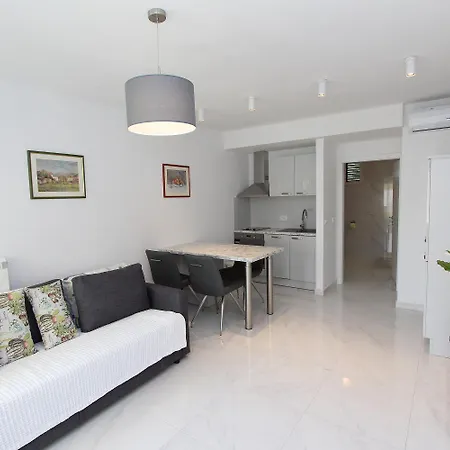 Modernes Direkt Am Und Nur 400 Meter Zum - In Apartman