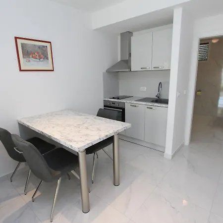 Apartman Modernes Direkt Am Und Nur 400 Meter Zum - In *