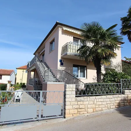 Modernes Direkt Am Und Nur 400 Meter Zum - In Apartment Rovinj